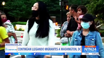 Otros 50 migrantes llegan a las puertas de la residencia de Kamala Harris en Washington