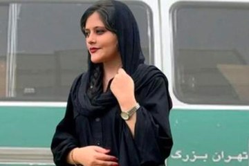 وفاة إيرانية أوقفتها "شرطة الأخلاق" بسبب "ارتداء الحجاب بطريقة خاطئة"