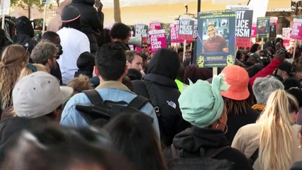 شاهد: احتجاجات في لندن ضد الشرطة عقب مقتل شاب من ذوي البشرة السوداء