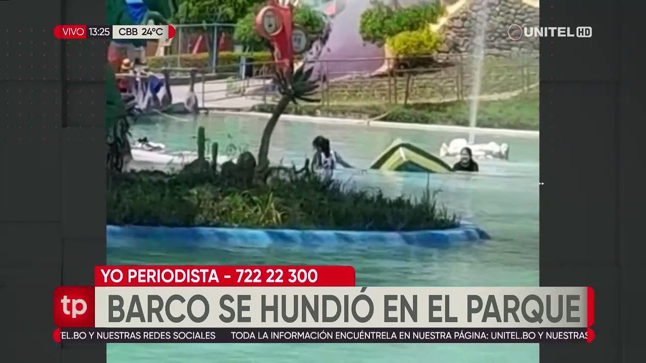 Dos jóvenes caen al agua en un parque luego de que un bote a pedal se hundiera