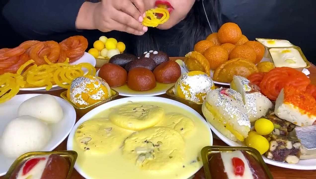 ASMR EATING RASGULLA,RASMALAI,KALA JAJU KATLI,JALEBI,MALAI ROLL , STREET FOOD ASMR EATING