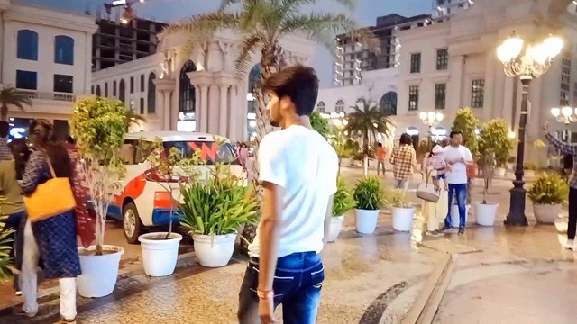 Omaxe world street faridabad vlog | The most beautiful place | White House faridabad Mannu vlogs