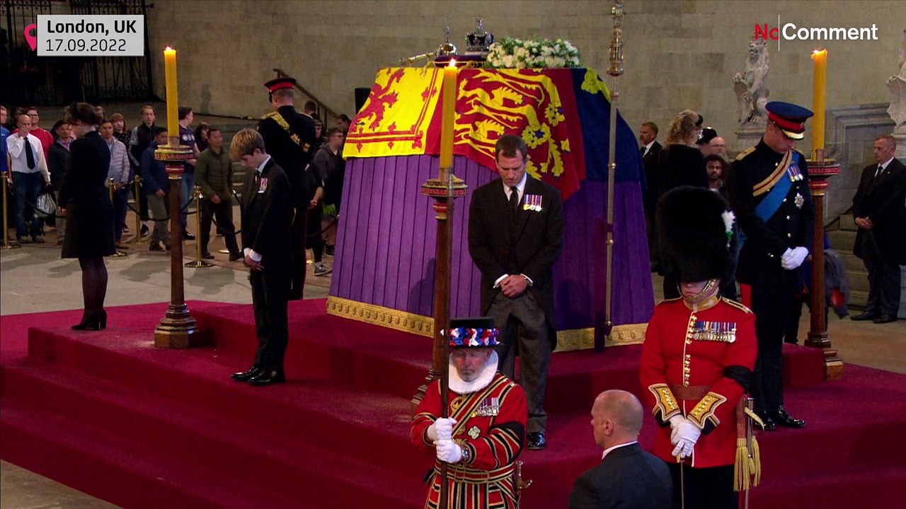 بدون تعليق: أحفاد الملكة إليزابيث الثمانية يقدمون الاحترام لجدتهم في قاعة ويستمنستر بلندن