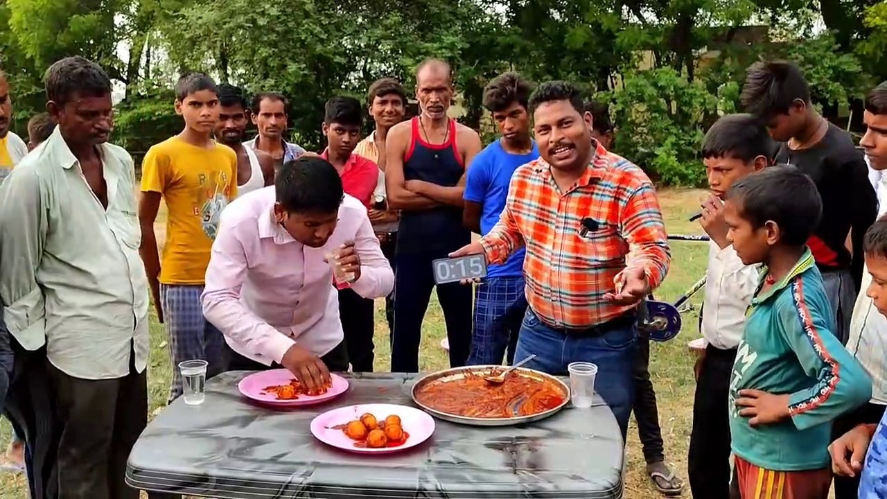 अनलिमिटेड अंडे खाने का चैलेंज। अंडे खाओ ₹555 ले जाओ । street food egg eating. spicy egg curry eating