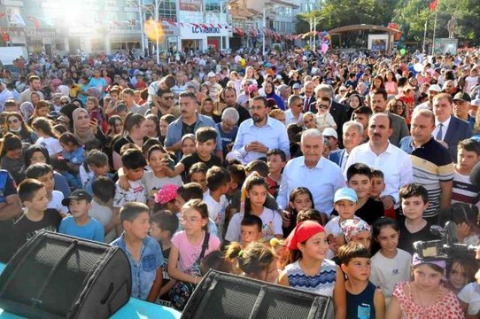 Bursa politika haberleri: Binali Yıldırım Çocuk Şenliği'ne katıldı