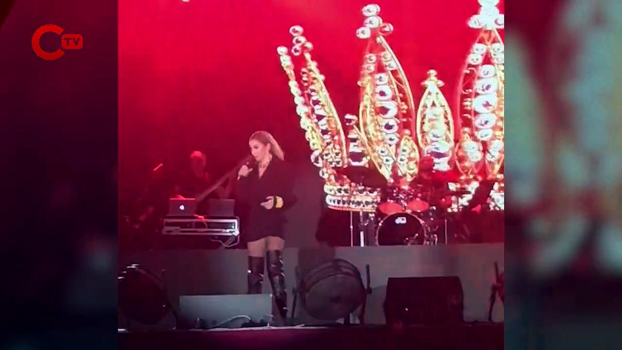 Hadise yüzük fırlatma