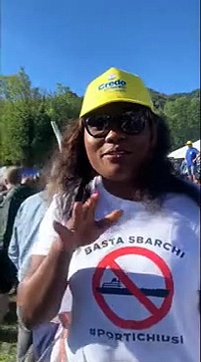 Lega, a Pontida la giovane ghanese contro gli sbarchi - Video