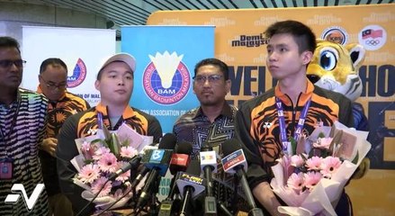 Télécharger la video: Aaron Chia/ Soh Wooi Yik tamatkan badi separuh akhir di Kejohanan Dunia BWF