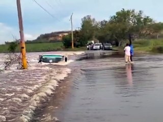 Camión de Inespre es arrastrado por desbordamiento del río Yuma
