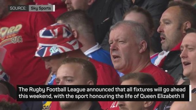 Huddersfield Giants and Salford Red Devils observe a minute's silence in honour of the Queen