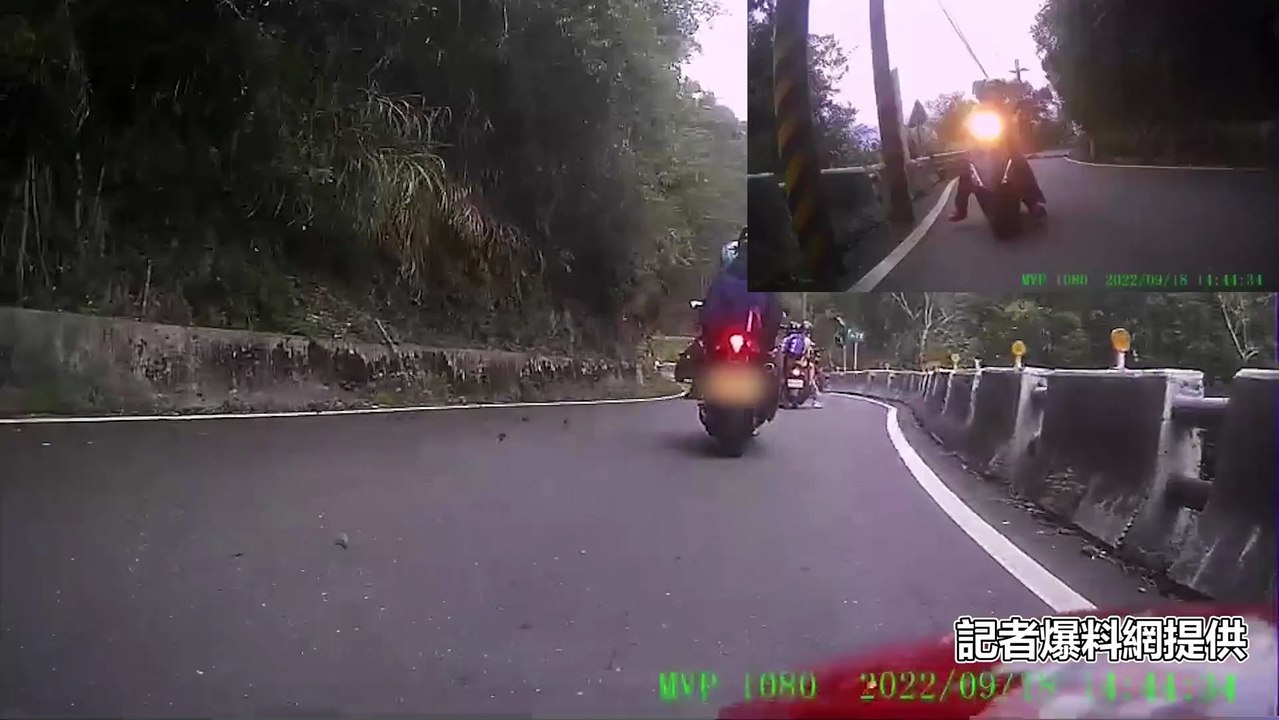 驚悚影片曝！南橫阿婆灣「大片土石」崩落 騎士護頭逃命