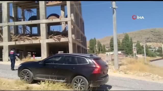 Cami inşaatında iskele çöktü : 1'i ağır 4 işçi yaralandı