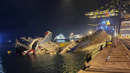 Hatay’da gemi battı, konteynerler için harekete geçildi