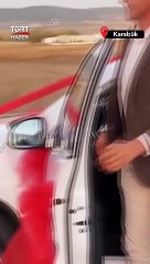 Karabük'ün Eflani ilçesinde, gelin arabasının önünü vinçle kesip bahşiş aldılar