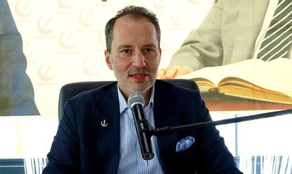 Yeniden Refah Partisi Genel Başkanı Erbakan: "6 tane benzemez bir araya gelmiş; ye iç, fotoğraf çektir, dağıl"