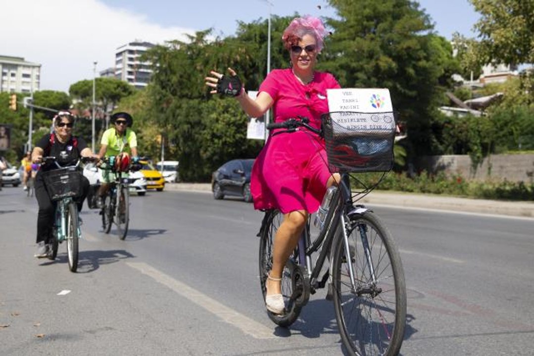 İstanbul'da kadınlar "özgürlük ve temiz çevre" için pedal çevirdi