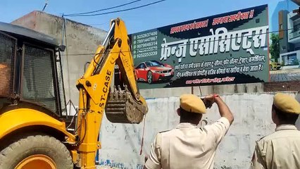 छुट्टी के दिन पहुंचे यूआईटी के बुलडोजर, अतिक्रमण तोड़े तो मचा हडकंप