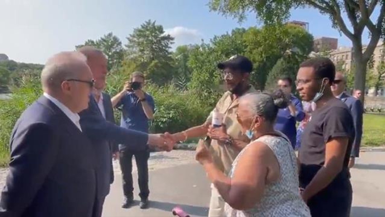 Cumhurbaşkanı Erdoğan'dan Central Park'ta dolaşan ABD'li bir vatandaşa "Sigara içmesin" uyarısı