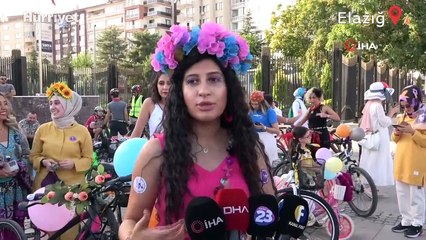 'Süslü Kadınlar' Otomobilsiz Kentler Günü için pedal çevirdi