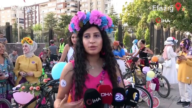 'Süslü Kadınlar' Otomobilsiz Kentler Günü için pedal çevirdi