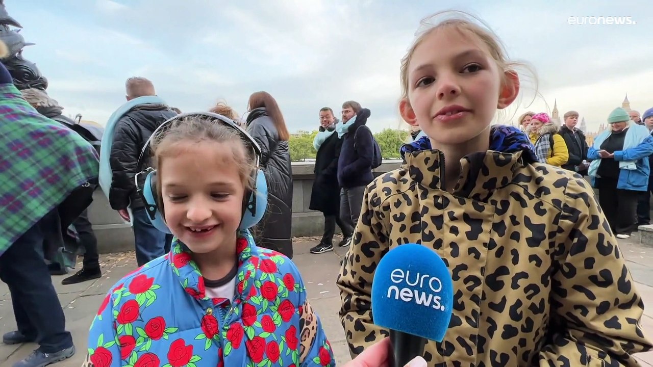 Los británicos hacen muestra de veneración, orgullo y paciencia  para despedir a la reina Isabel