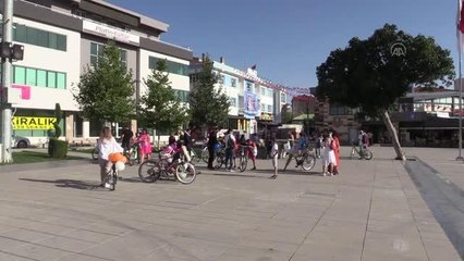 Süslü Kadınlar Bisiklet Turu