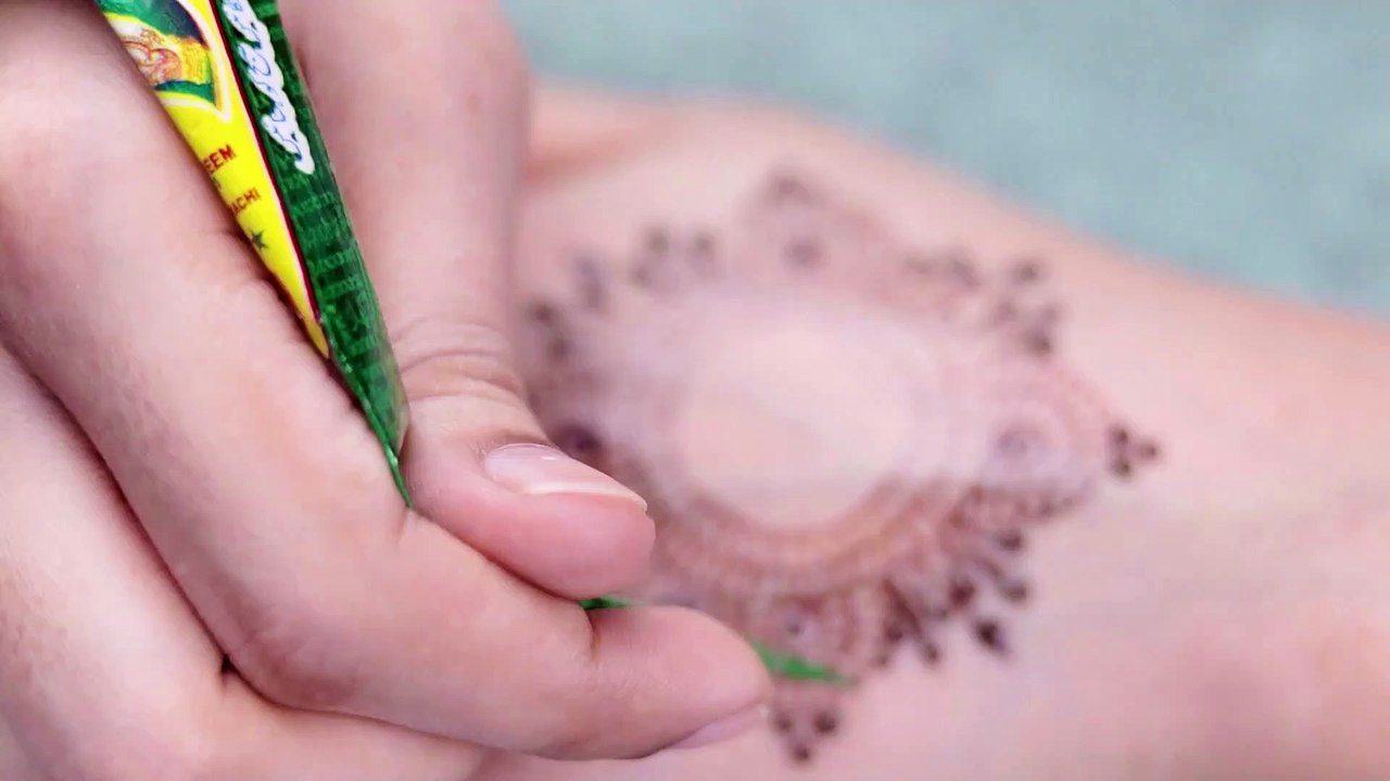 Shaadi ke simple mehandi design