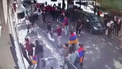 Fanatik Ermeniler, Azerbaycan'ın Fransa Büyükelçiliğine saldırdı