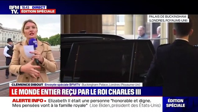 Emmanuel et Brigitte Macron arrivant à Buckingham Palace à Londres pour le dîner organisé par le roi Charles pour les dignitaires internationaux présents pour les obsèques d'Elizabeth II