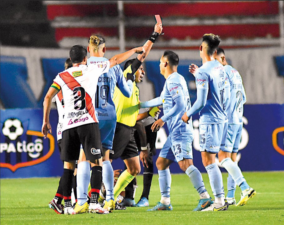 مهدد بالإيقاف مع الأهلي.. هل اعتدى برونو سافيو على حكم في بوليفيا؟ شاهد واحكم بنفسك