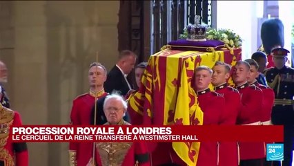 Elizabeth II  procession royale à Londres pour transporter le cercueil de la reine à Westminster