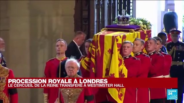 Elizabeth II procession royale à Londres pour transporter le cercueil de la reine à Westminster