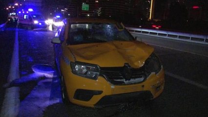 Ataşehir'de otobanda ticari taksinin çarptığı yaya öldü