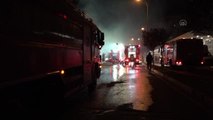 Son dakika gündem: Beylikdüzü'nde bir iş yerinde çıkan yangında 10 katlı bir bina tedbir amaçlı boşaltıldı