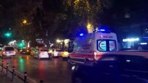 Son dakika haber: Kadıköy'de ticari taksi ve otomobilin çarpıştığı kazada 2 kişi yaralandı