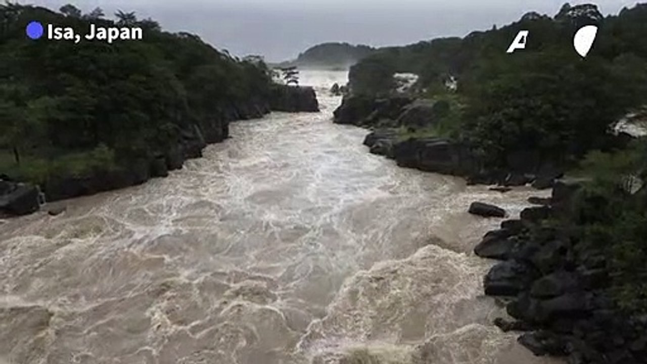 Japan: Swollen river and debris on roads after Typhoon Nanmadol