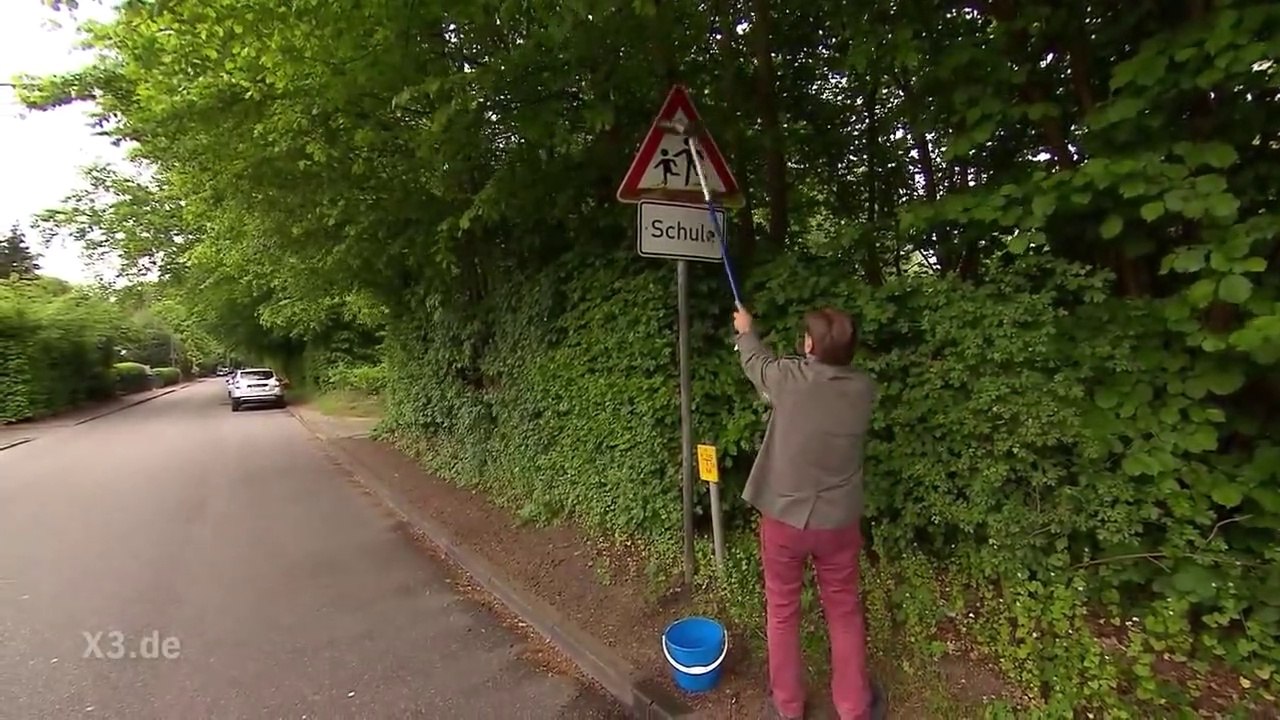 Verkehrsschilder säubern verboten | Realer Irrsinn