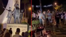 Alanya'da Atatürk heykeli önünde toplanan İranlılar, Mahsa Emini'nin ölümü nedeniyle rejimi protesto etti