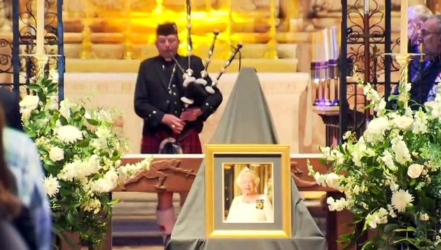 Mourners gather at Perth cathedral for mourning of Queen Elizabeth II