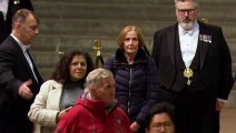 Last person in the queue sees Queen lying in state