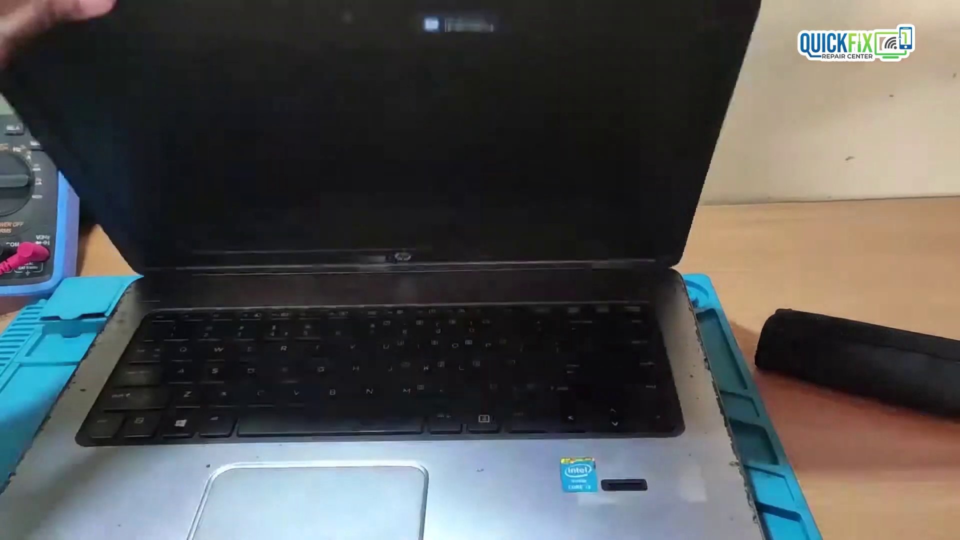 Hp laptop 2024 power led blinking
