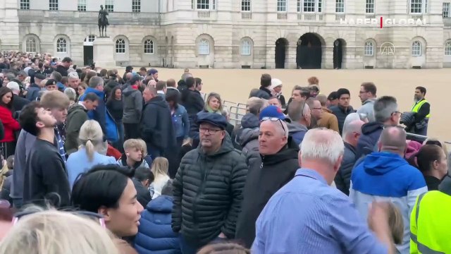 İngiltere'de halk Kraliçe 2. Elizabeth'in cenaze töreninin yapılacağı alana akın etti