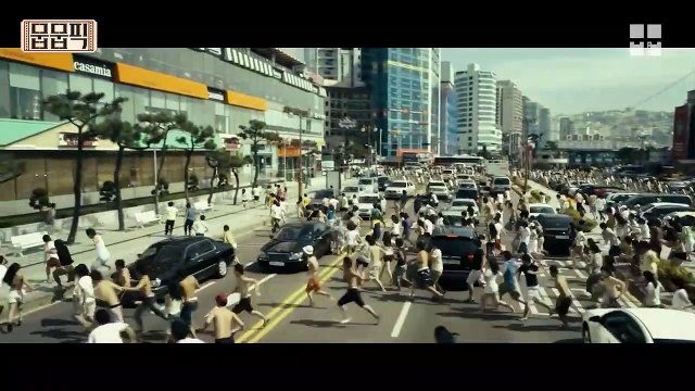 어느 날 갑자기 쓰나미가 부산을 덮쳤다 [뭅뭅픽] 해운대 | Haeundae | 설경구 하지원 박중훈 엄정화 이민기 강예원 김인권 송재호 김지영