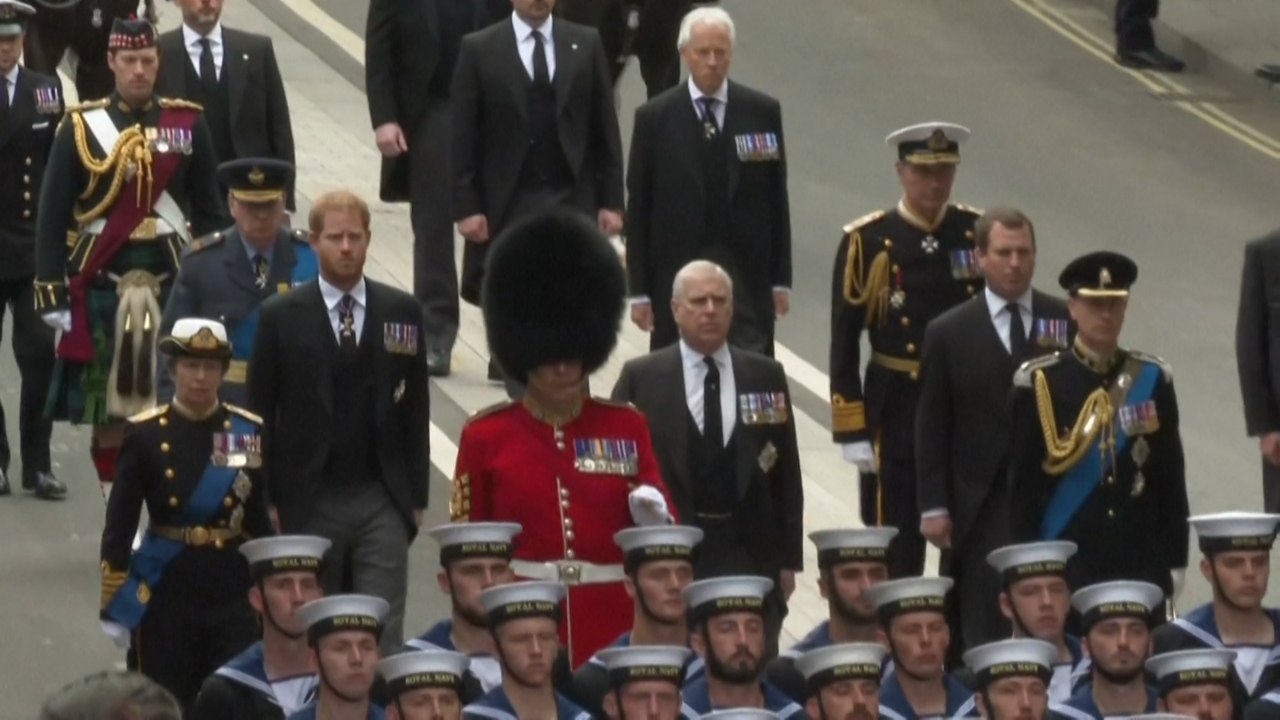 Anne, Harry, Andrew: Mitglieder der Royal Family begleiten Sarg der Queen