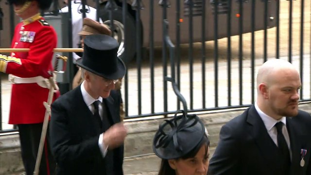 Rees-Mogg wears top hat to Queen’s funeral