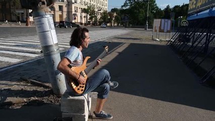 Rus vatandaşı müzisyen, Ukrayna'da gönüllü oldu