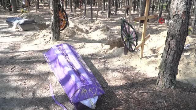 İzyum'daki toplu mezardaki cesetler otopsi için çıkarılıyor
