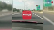 Trafikte kapısı açık sürdü, tartıştığı sürücünün önüne kırdı