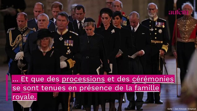 VIDÉO. Emmanuel Macron et Brigitte Macron se sont recueillis devant le cercueil d'Elizabeth II