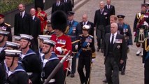 Funérailles d’Elizabeth II : le cercueil de la reine entame sa procession vers l'abbaye de Westminster
